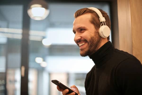Noise canceling headphones
